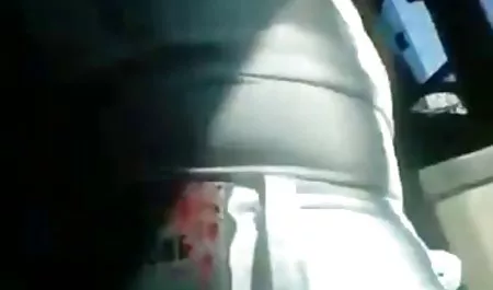 女仆Isis Love像女士一样性交