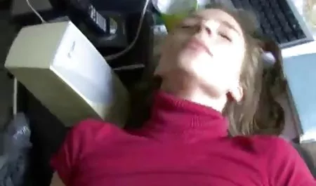 热欧元雏菊摇滚得到她的屁股性交近距离