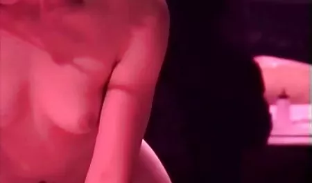 甜青少年得到她的阴部舔