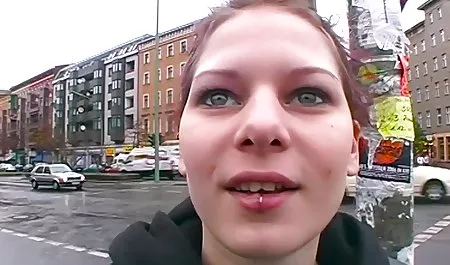 青少年美女弯腰为doggystyle和射液