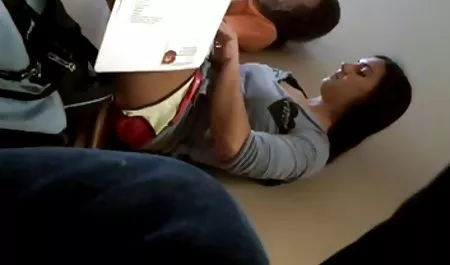 丰满的日本女士在她的脸上得到cumload