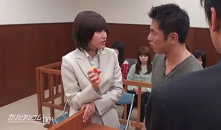 亚历山德拉简是一个顽皮的女仆，需要来自D大师的打屁股