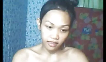 被蒙住眼睛的多丽丝·艾维（Doris Ivy）做了口交，并在她的新内衣中被撞