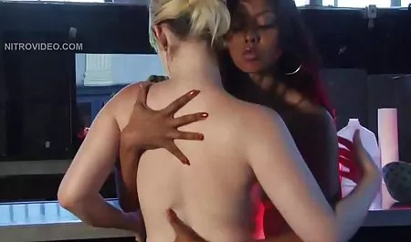 伊娃真的很容易骑马迪克