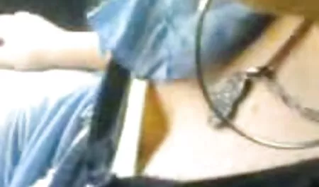 女同性恋摩伊在她的佣人美味poontang上的节日